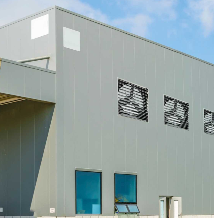 fasádní ventilátor - průměr 12.m používané pro efektivní odvádění vlhkosti z adiabatického ochlazování